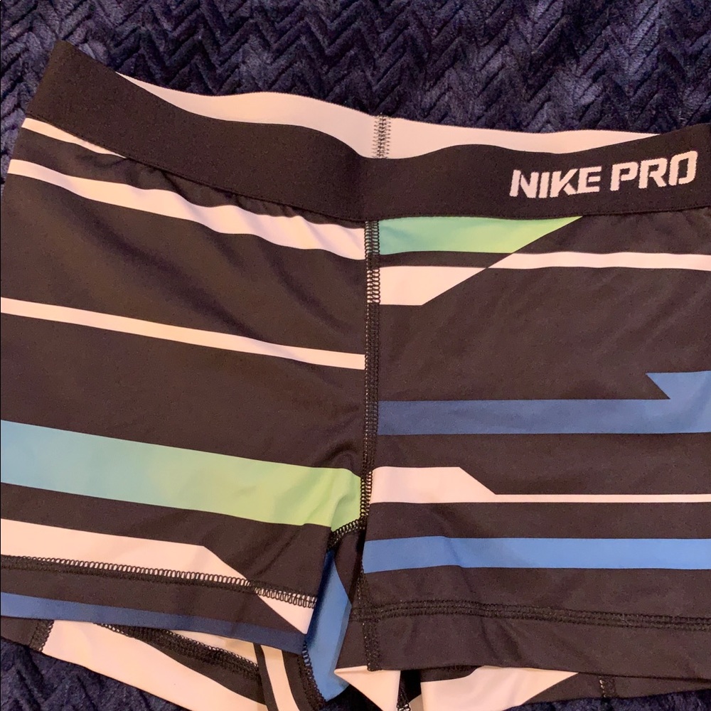 Nike Pro - Picture 3 of 5